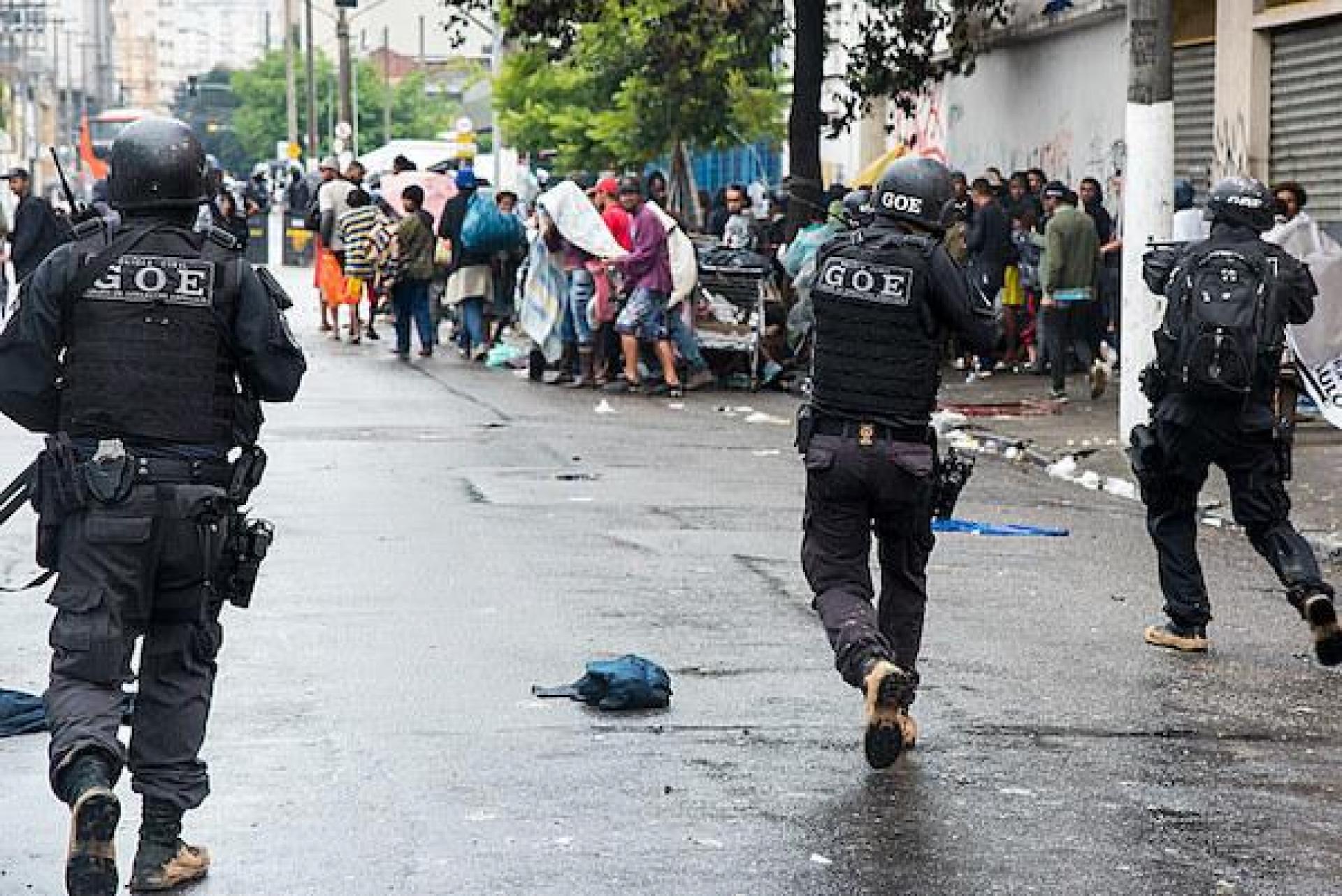 Covid-19: ações violentas da polícia tiram 'É de Lei' das ruas