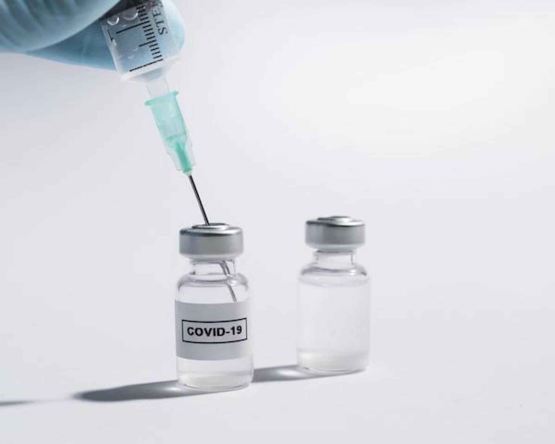 EUA discutem exclusão de PVHA de ensaios com vacinas da Covid-19